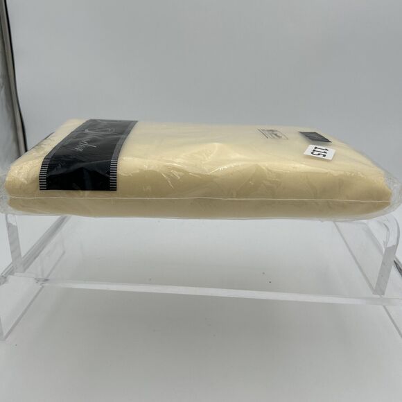 NOS Bardwil Linens Satin Splendor Soil Release Tablecloth 60x140” Oblong Butter - Picture 9 of 10